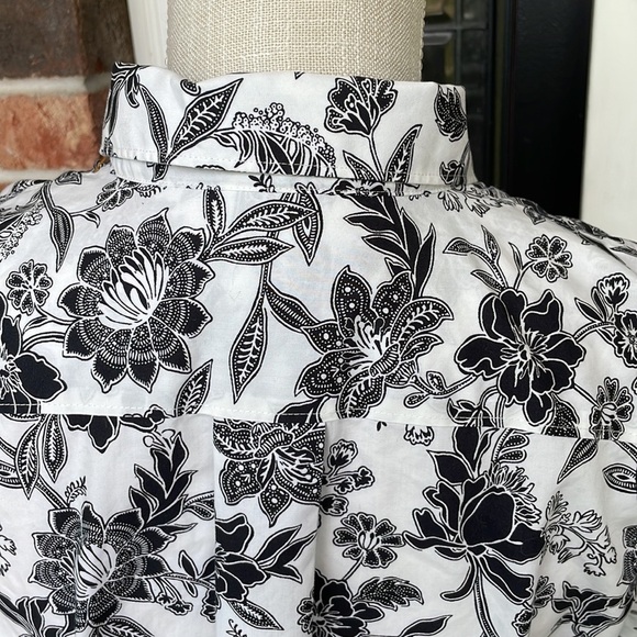 Lands End Black And White Floral Blouse - Picture 6 of 8